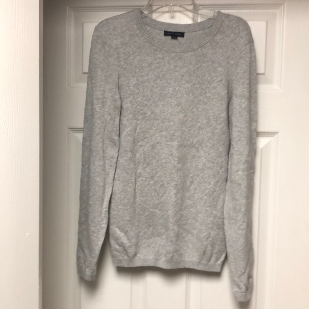 Women’s heather gray pullover sweater.